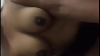Gelapnya Puting Desi Yang Menggoda