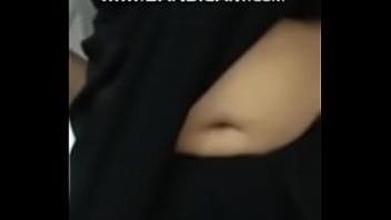 Pusar Dalam Dan Berlekuk Istri Desi Yang Menggoda