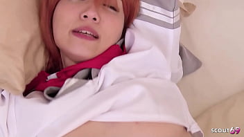 Gadis Cosplay Rambut Merah Mungil Digilir Mentah-mentah, Dihujani Sperma Panas Di Jepang