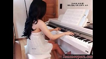Gadis Korea Seksi Menggoda Di Teensnowporn.com