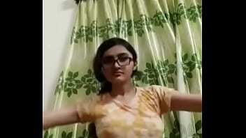 Desi Bos Seksi Yang Menggoda