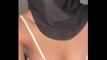 Gadis Muslim Berjilbab Montok Goyang Payudara Besar Liar | Cewek Arab Nakal Pamer Tetek Sempurna
