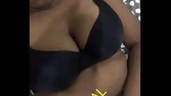 Gadis Desi Yang Menggoda Dengan Lekuk Tubuhnya Yang Memikat