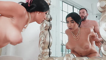 Gadis Arab Berpayudara Besar Alami Digilir Ganas Penjolok Monster
