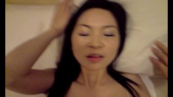 Gadis Tionghoa Seksi Lynn Yang Menggoda