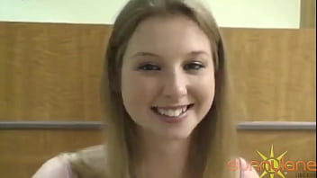 Sunny Lane Menggoda Di Ruang Rawat, Beraksi Mesra Di Tempat Umum!