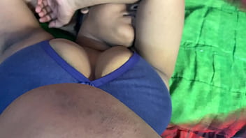 Adik Tiri Dan Kakak Tiri Bercinta Dengan Ganas, Video Mesum Dengan Suara Hindi Yang Menggairahkan