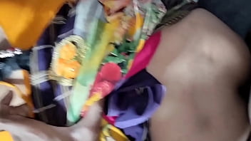 Gadis Desa India Menggoda Di Alam Terbuka
