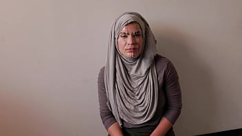 Wanita Berhijab Cosplay – Ibu Rumah Tangga Amerika Ditiduri Hingga Wajahnya Penuh Sperma