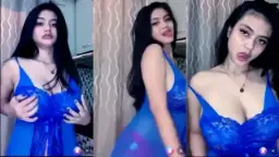 Joice Menggoda Dengan Lingerie Biru Yang Menggoyang Penuh Gairah