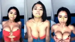 Kakak Teri Yang Menggoda, Memainkan Coklat Di Atas Payudara Bulatnya Yang Menggairahkan