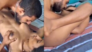 Kekasih Nakal Menggigit Payudara Pacarnya Dan Menikmati Seks Anal Desi Yang Menggairahkan