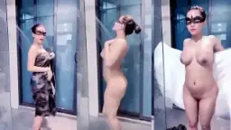 Mei Fifi Mandi Basah Dengan Batik, Joget Menggoda