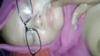 Seorang Ibu Tiri Di Bangladesh Menampung Cairan Panas Anak Tirinya Di Wajahnya Yang Menggairahkan