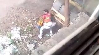 Video Seks Sopir Desa – Adegan Ranjang Liar Di Alam Terbuka India