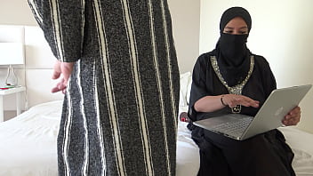 Ibu Tiri Mesir Mengajari Anak Tiri Perjaka Cara Bercinta Di Malam Pertama