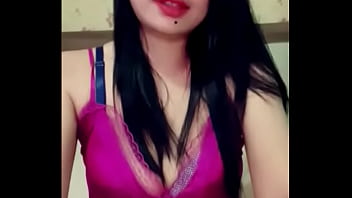 Tante Indonesia Bergairah Dengan Payudara Besar Menggoda Di Live Streaming
