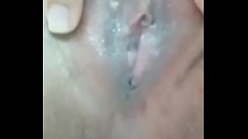 Perawan 19 Tahun Tiongkok Memamerkan Vagina Rapat Dan Menggoda