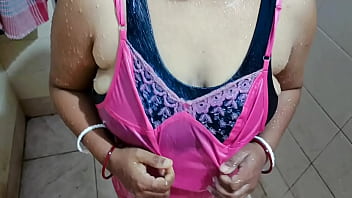 Desi Bhabhi Baru Menikah Mandi Telanjang Dengan Gaya Liar Dan Panas