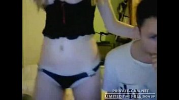 Socute Yang Menggoda Di Webcam: Video Porno Blonde Gratis 19 Tahun Pemalu Dan Menggoda Untuk Dicium