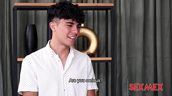 Ibu Silvia Santez, Model Erotis Panas Siap Memuaskanmu – Bab 1