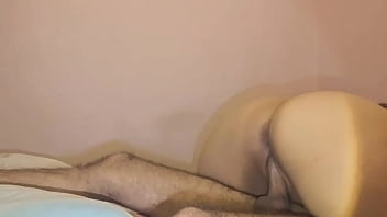 كلام العاهرة يثير وهي تتعرض للجماع من الخلف، استمع إلى نساء الشعب