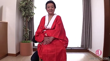 Di Usia 81 Tahun, Janda Yuko Ogasawara Menggoda Dengan Pijatan Sensual Yang Membuat Pria Muda Tak Sabar Menahan Hasrat.
