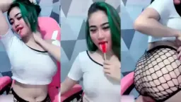Coklat Mei Yien Meleleh Basah Dan Menggoda