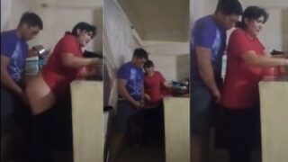 Gairah Tak Tertahankan: Ayah Tiri Dan Ibu Tiri Beraksi Di Dapur