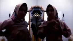 Guru Berjilbab Remas Payudara Besar