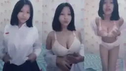 Rara Nadifa Bergaya Seksi Dengan Seragam Smp Yang Ketat