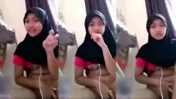 Ukhti Cilik Main Vcs Bareng Pacar Kesayangan