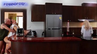 Hampir Ketahuan: Anal Mengejutkan Dan Creampie Di Dapur Dekat Ibu Mertua Yang Lagi Masak Sarapan