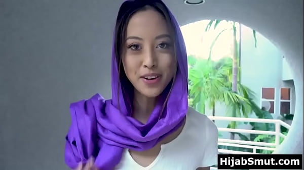 Gadis Muslimah Panas Tak Bisa Berhenti Membayangkan Ngeseks