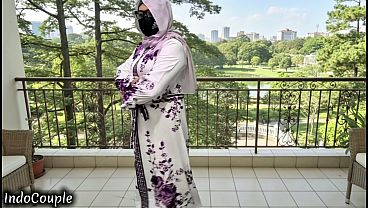 Istri Berhijab Yang Genit Dan Doyan Selingkuh, Kujemput Di Koridor Kampus Untuk Petualangan Panas Kami