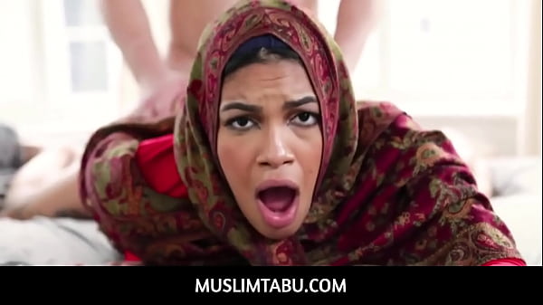 Adik Tiri Arab Berhijab Maya Farrell Dipaksa Menikah, Gairah Terpendam Meledak