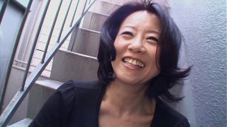 Junko Sakashita, Si Brunette Asia, Begitu Bergairah Oleh Seorang Pria Hingga Memamerkan Payudaranya Di Jalanan