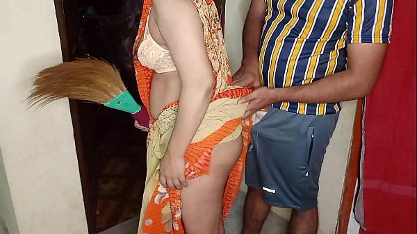 Menggoda Ibu Tiriku Yang Seksi Di Pagi Hari Saat Dia Bersih-bersih Rumah