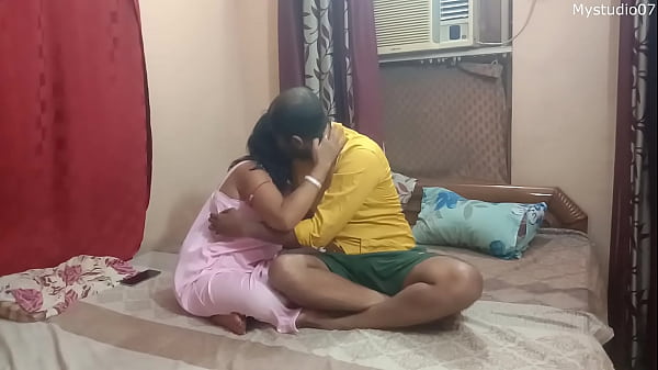 Desi Gaya Mein Garmi Bhari Romantik Vhabi Sex, Ghar Par Bane Aur Hindi Mein Jhakaas Awaz Ke Saath!