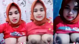 Zihan Bergoyang Menggoda Dengan Jilbab Di Live Sugar Yang Panas