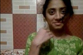 Gadis Bangladeshi Imut Berpose Telanjang Untuk Selfie Panas