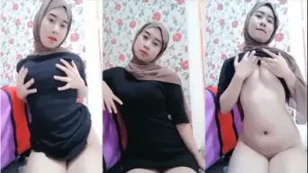 Ukhti Berjilbab Tampil Sensual Dan Berani Di Live Streaming Terbaru
