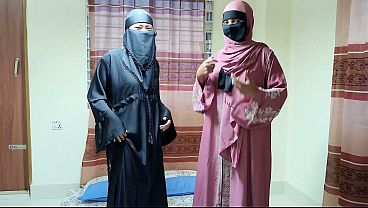 Kakak-beradik Hijab Desi Ingin Merasakan Kontol Gede Adik Tiri Di Dalam Memek Sempit Mereka