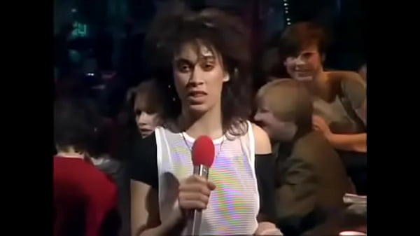 Eurythmics – Live 1983: Getaran Panas Di Atas Panggung