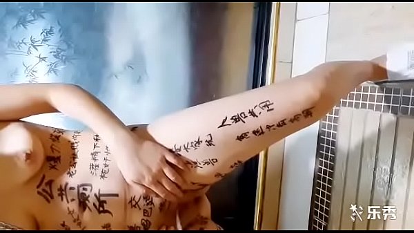 调教贱妻在厕所 戴狗链裸露撒尿 双穴齐插剃毛沐浴内射高潮
