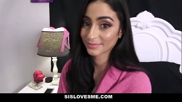 Saudari Tiriku Yang Nakal, Jasmine Vega, Dibayar Untuk Mengisap Kontolku