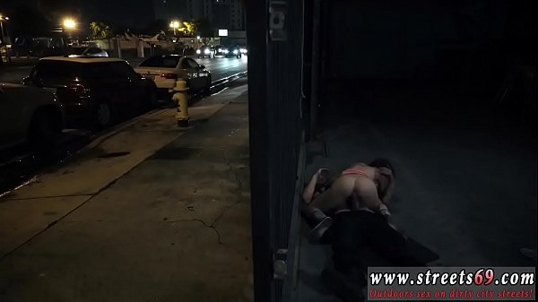 Cewek Berkacamata Bikin Cowok Nggak Tahan, Pengen Langsung Coba Blowjob Pertama