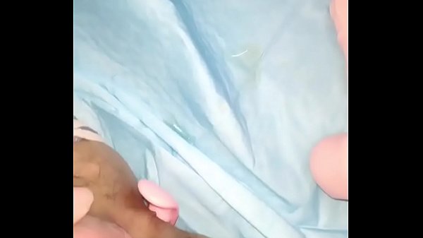 Gadis Tiongkok Merangsang Diri Hingga Memuncak, Lubang-lubangnya Terisi Penuh