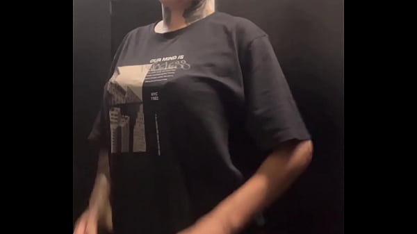 Gairah Membara Di Gym, Berakhir Di Toilet Untuk Masturbasi Dan Climax Yang Nikmat!