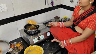 दिवाली की रौनक में कोमल नमकीन बनाते हुए, उसके देवर ने भाभी को चटपटा स्वाद चखाने की ठानी